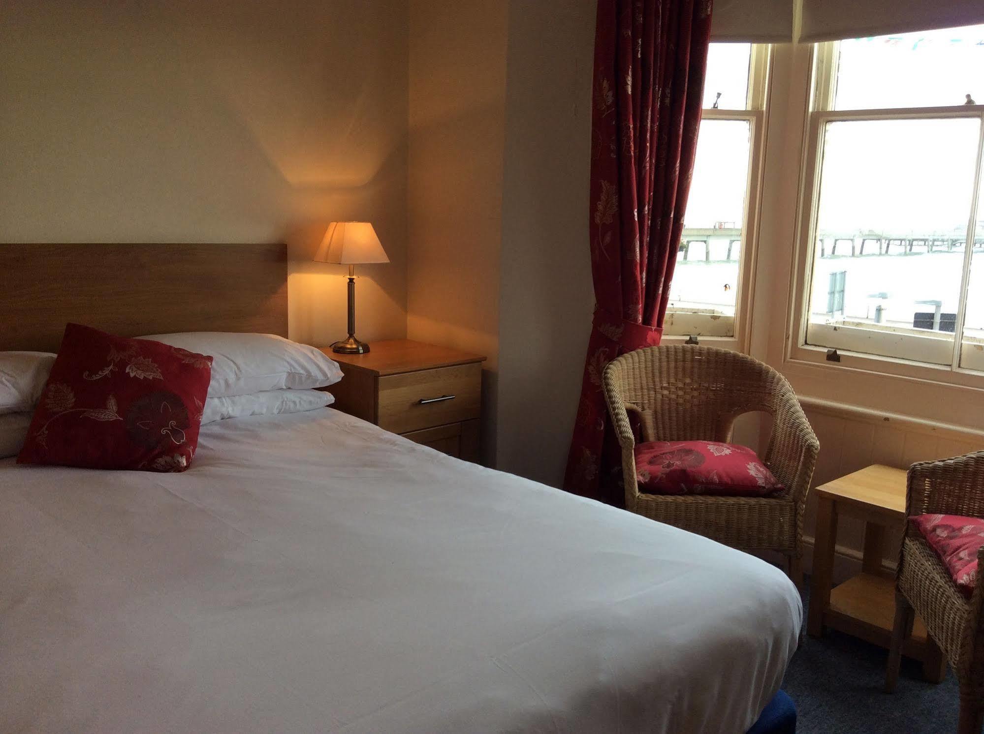 The Kings Head Bed & Breakfast Дийл Екстериор снимка