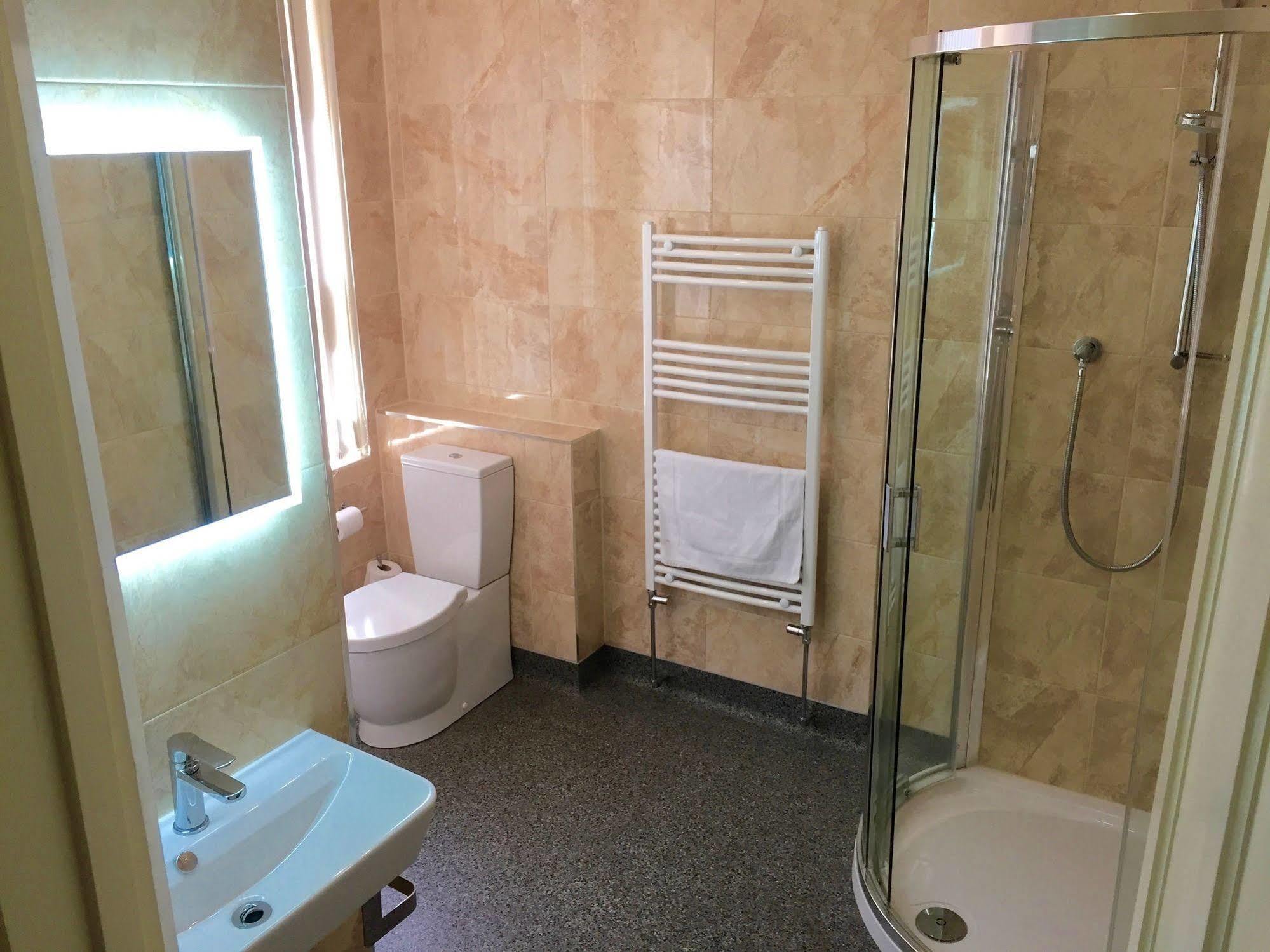The Kings Head Bed & Breakfast Дийл Екстериор снимка